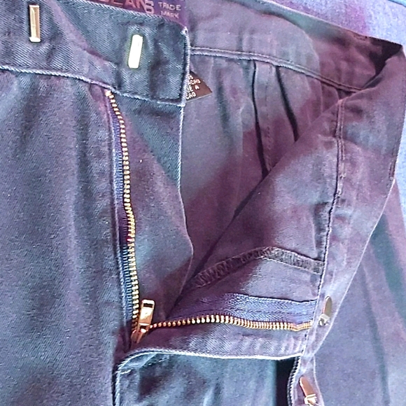 DKNY Vintage High Rise Capris - Picture 6 of 9